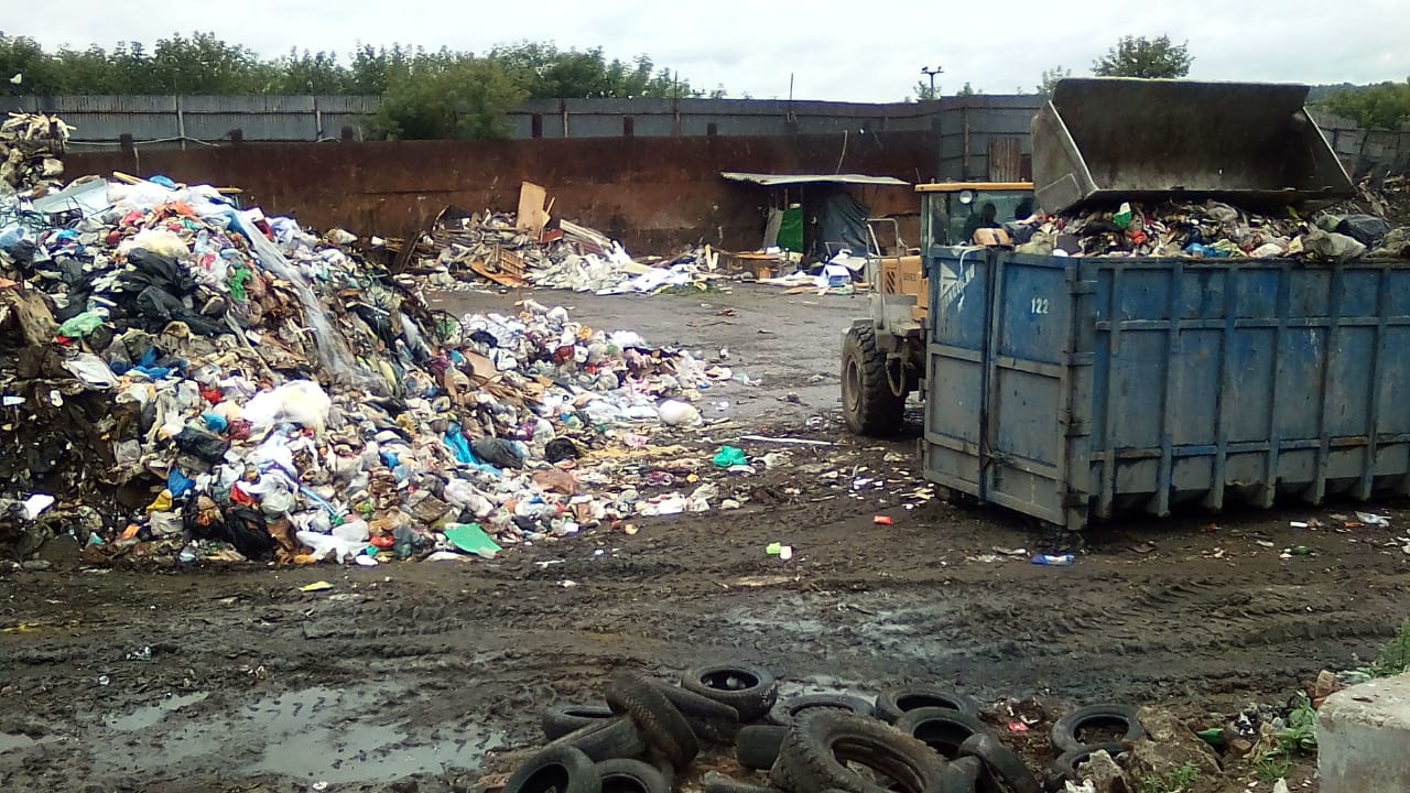Активисты ОНФ выявили нарушения на мусороперегрузочной станции вблизи  аэропорта Жуковский в Подмосковье - фото 9