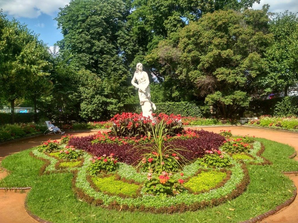 Розы и фонтаны в парке Горького  - фото 2