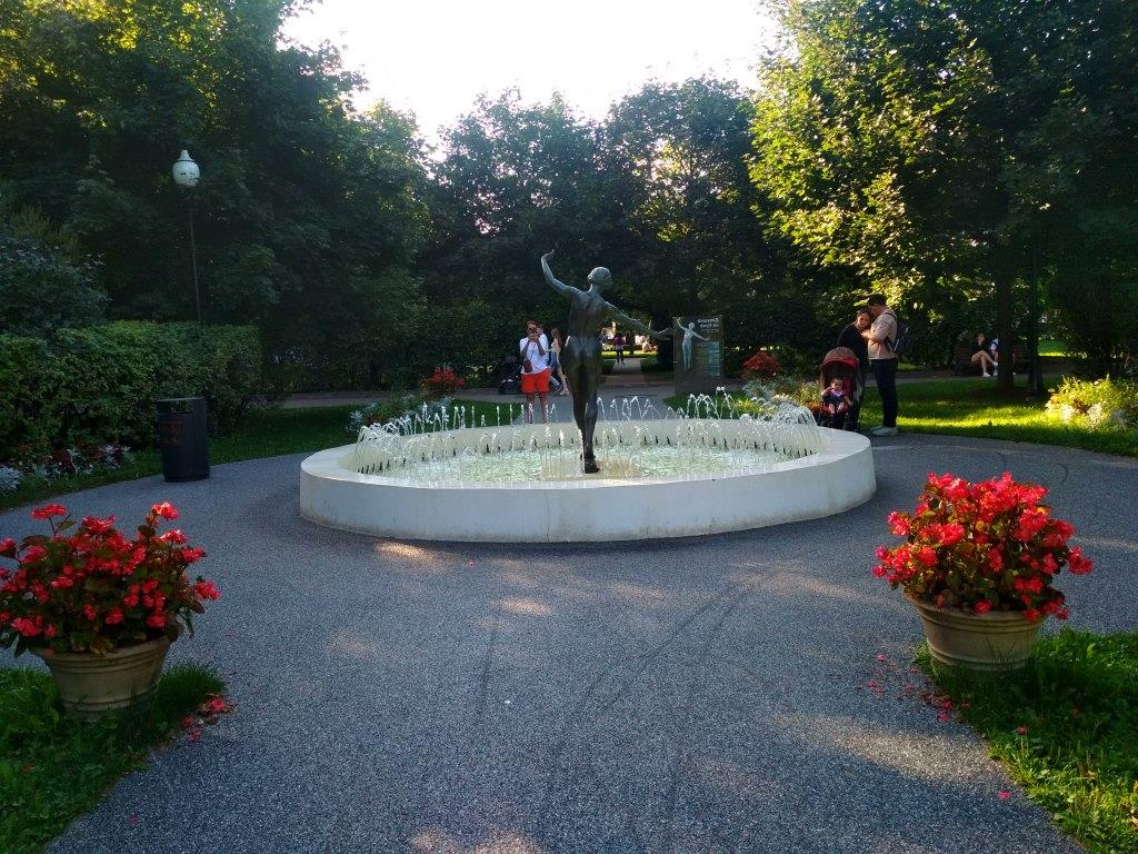 Розы и фонтаны в парке Горького  - фото 1